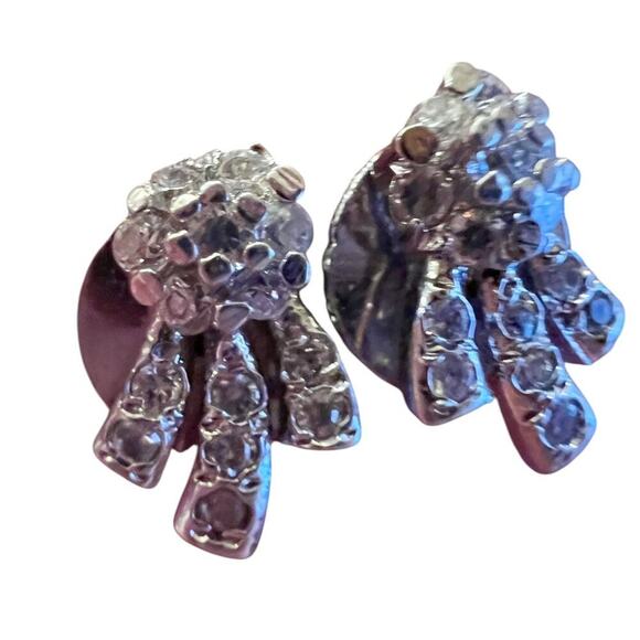 Small Vintage Earrings Starburst or Bow Shaped - Picture 2 of 7